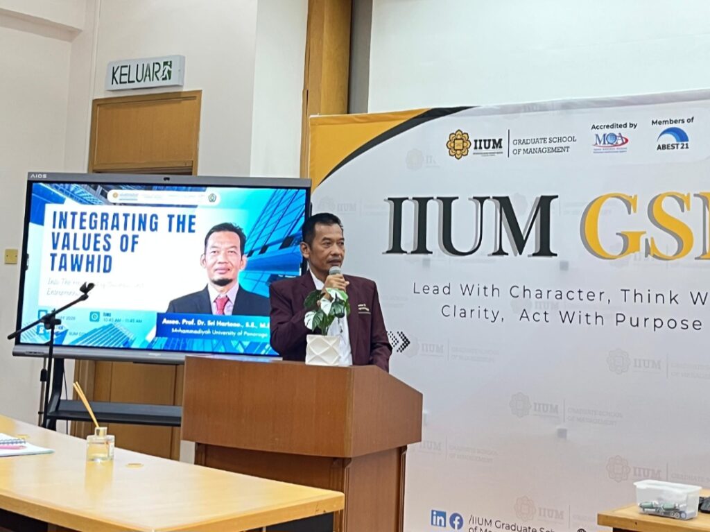 Dosen MM UMPO Jadi Guest Lecturer di IIUM Malaysia Bahas Konsep ‘Tawhid Balance Triangle’ Dosen MM UMPO Jadi Guest Lecturer di IIUM Malaysia Bahas Konsep ‘Tawhid Balance Triangle’