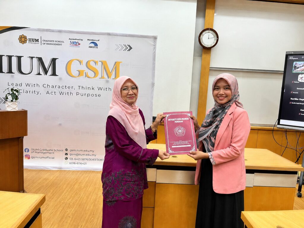 Mahasiswa Magister Manajemen Universitas Muhammadiyah Ponorogo Menjadi Pembicara di Islamic International University Malaysia